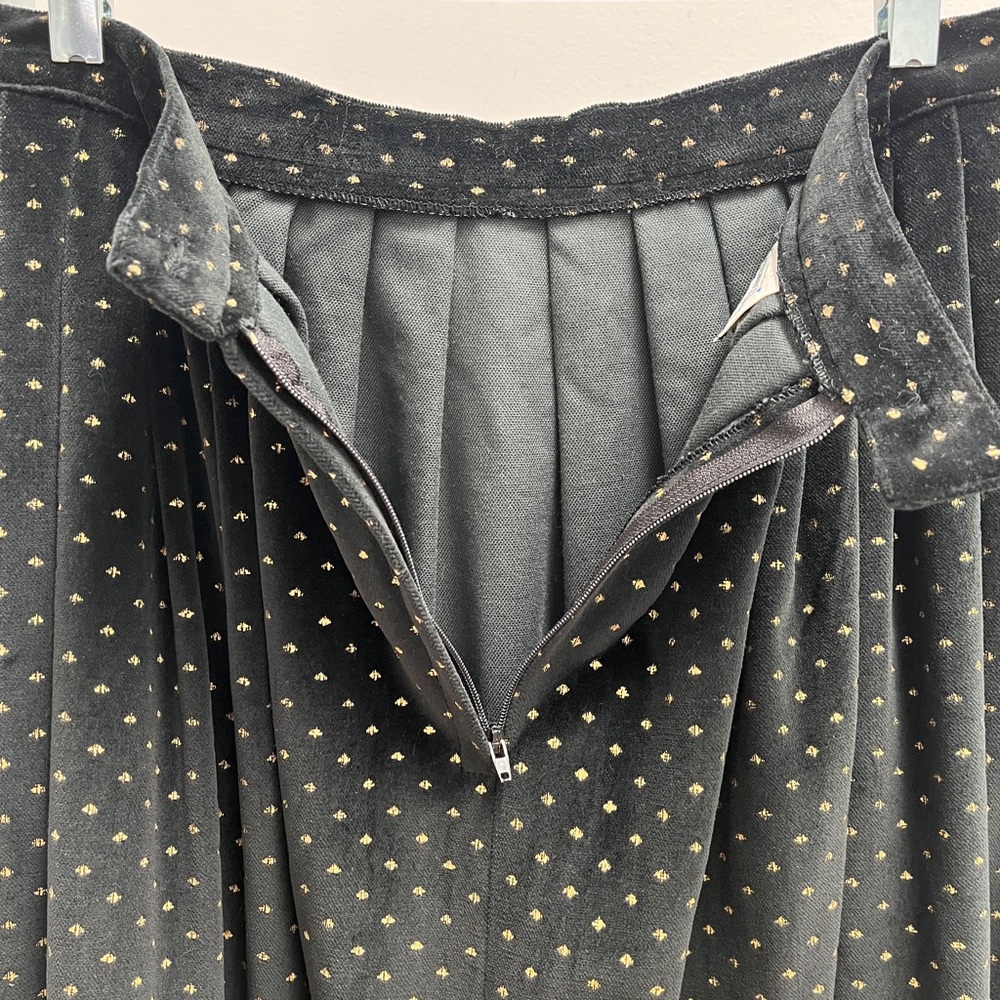 Vintage velvet pleated skirt 12 black gold pockets Components by Susan Bristol - Picture 6 of 8